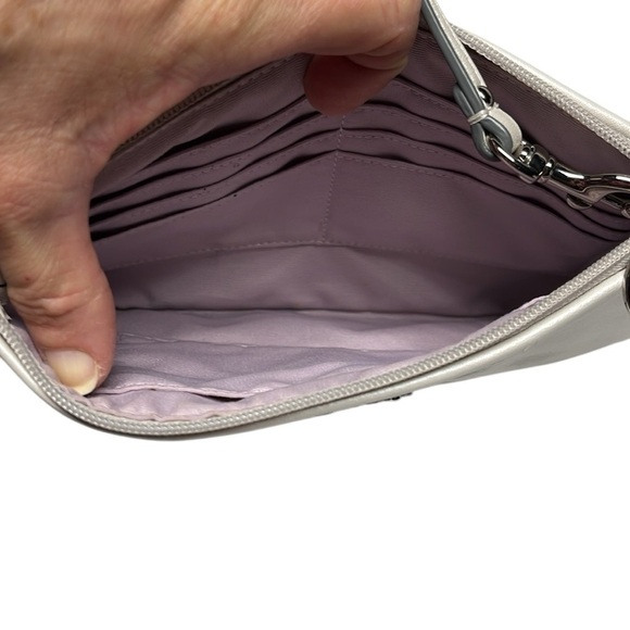 Coach Pearl White Leather Wristlet Vintage - Picture 7 of 8